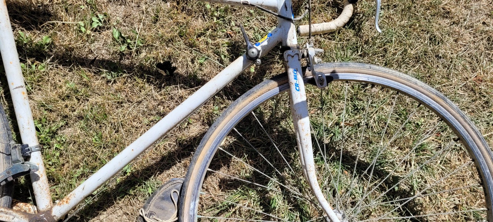 vintage bike white vitus 999 tour de france 1980s prologuo sinplex hutchinson rusty old bike- cycle raymond