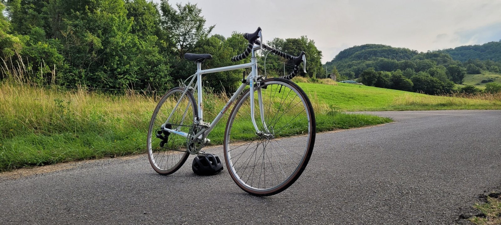 vintage bike white vitus 999 tour de france 1980s prologuo sinplex hutchinson- cycle raymond